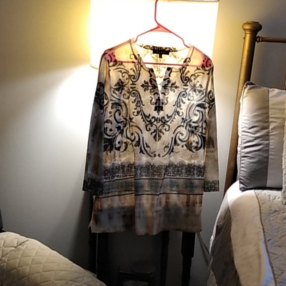 Top - Picture 2 of 2